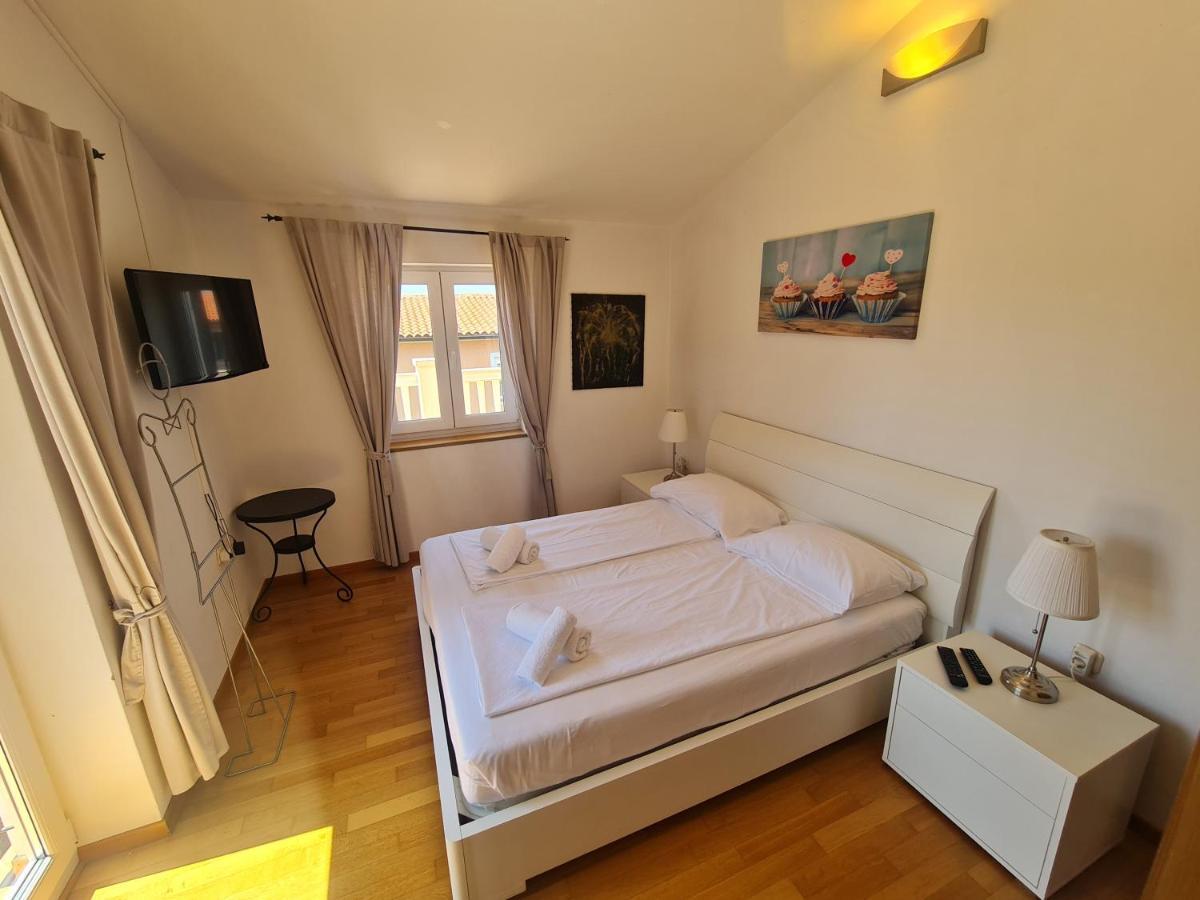 Apartments Kuca Sunce Vodnjan Bagian luar foto